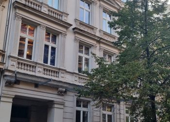 Historischer Stuckaltbau nähe Rosentaler Platz! 2,5 Zimmerwohnung mit 2 Balkonen, 10115 Berlin, Etagenwohnung