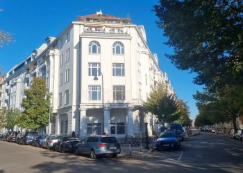 Traumhaftes Dachgeschoss mit Terrasse im historischen Stuckaltbau direkt an der Spree!, 10557 Berlin, Dachgeschosswohnung