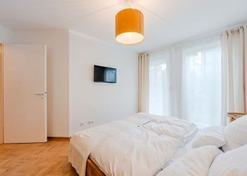 Wohnung mit 2 Zimmern und Balkon, 18055 Rostock, Apartment